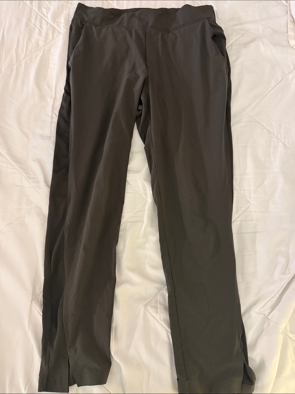 Athleta Women’s Army Green Athletic Joggers with Zip back pockets